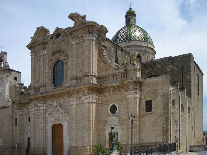 Oria Basilica Cattedrale - By AlMare (Own work) [CC-BY-SA-2.5 (http://creativecommons.org/licenses/b