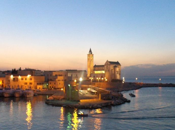 Panorama di Trani al tramonto