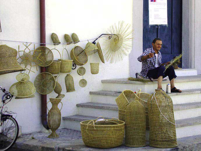 Cestaio per le vie di Gallipoli